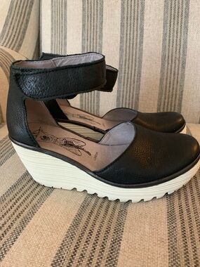 Fly London Yand709fly Sandals
